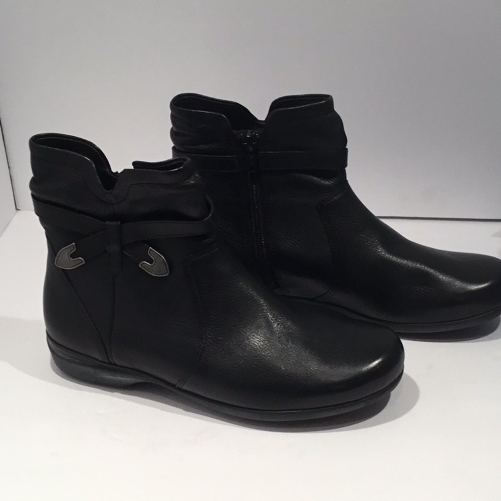 Abeo  Black leather ankle boot size 6 new